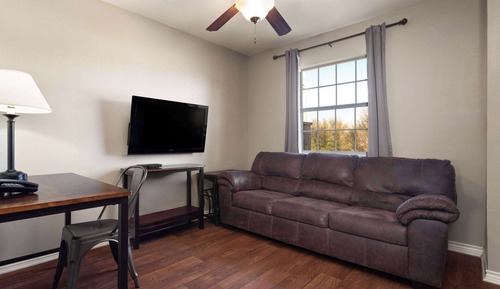 Suite, 1 Bedroom, Accessible, Non Smoking (Mobility, Roll-in Shower)