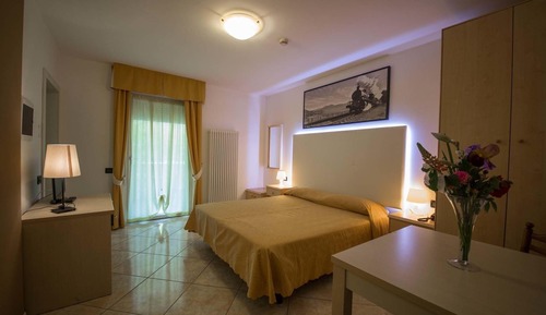 Studio, Kitchenette