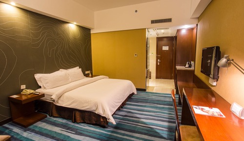 Double Room (Super Sassy)