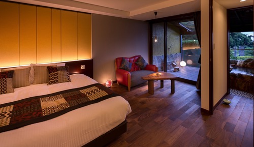 King 102, Open-Air Bath, Optional meals in dining room