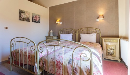 Romantic Studio, Valley View