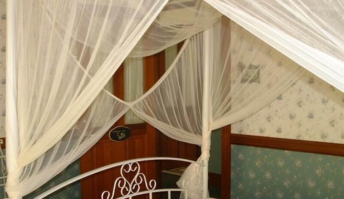 Le Provencale Room (Shared Bathroom)