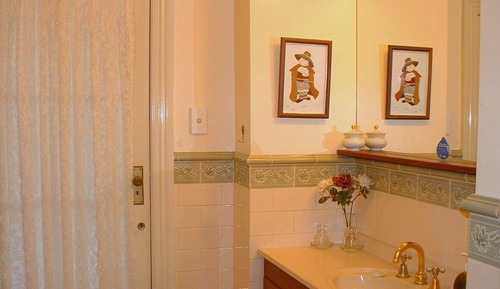 Le Mediterranean Room (Private Bathroom)