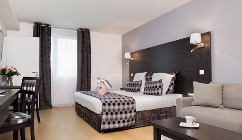Family Studio Suite, 1 Queen Bed with Sofa bed