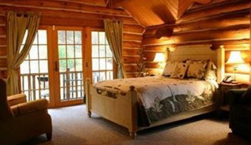 Strawberry Room, 1 Queen Bed and 1 pull-out Sofa Bed