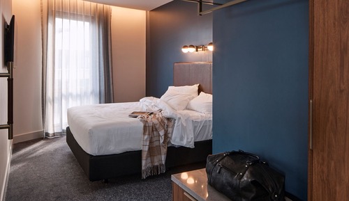 Executive One Bedroom King Courtyard Apartment