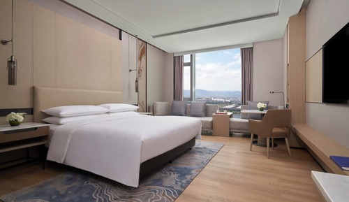 Deluxe Room, 1 King Bed, Bay View
