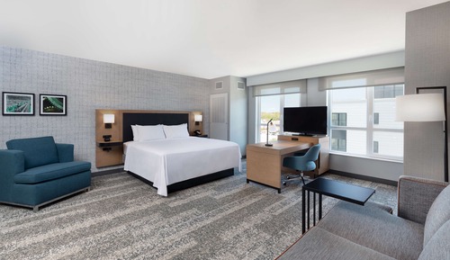 Studio, 1 King Bed, Balcony