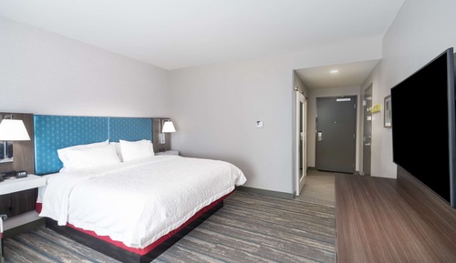 Room, 1 King Bed, Refrigerator & Microwave