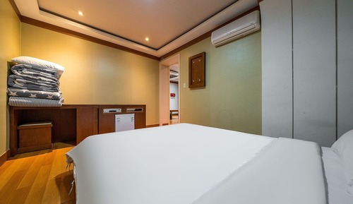 Room (Special room (Quad room))