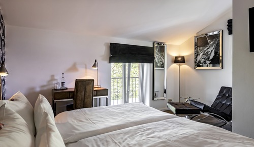Comfort Suite, 1 King Bed, Non Smoking, Balcony
