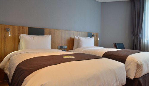 Standard Room, 2 Twin Beds, Accessible, Non Smoking (2 Japanese futons)