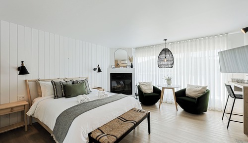Signature Studio, 1 Queen Bed, Kitchen, Lake View