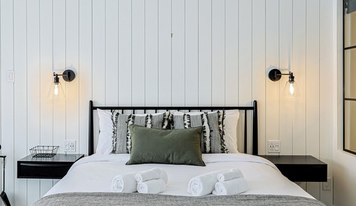 Design Studio, 1 King Bed, Kitchen, Lake View