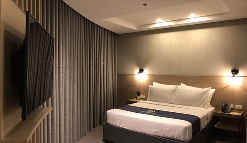 JET Black Suite