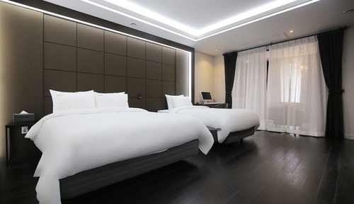 Room (Triple)
