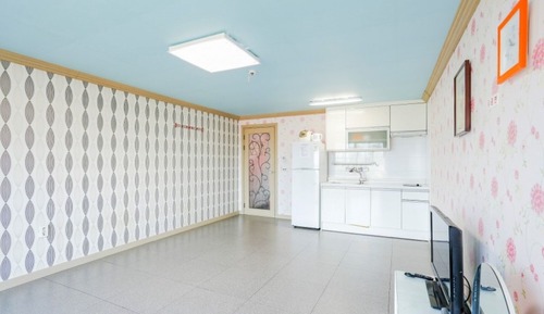 Room (Beige)