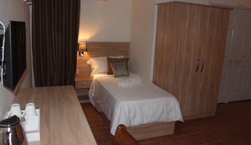 Deluxe Room, Multiple Beds, Garden View
