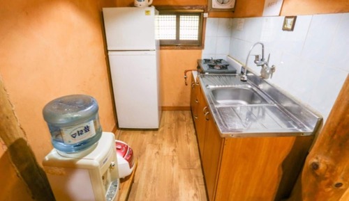Room (Room 1)