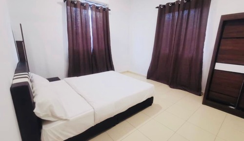 Room, 3 Bedrooms