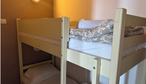 Corner 1 Bedroom with Cabin for 8 PAX