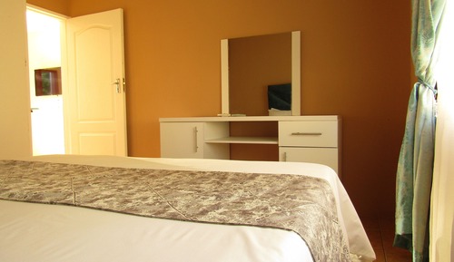 Family Apartment, 1 Queen Bed