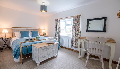House (2 Bedrooms)