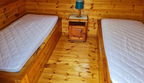 Classic Chalet, Lake View (Swallow - Glamping Pod )
