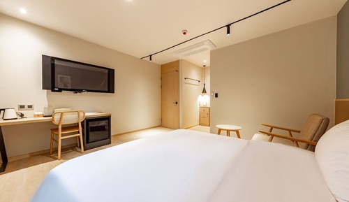 Room (Standard (Netflix available/system ai)