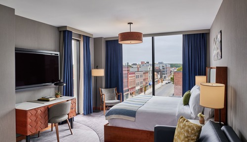 Deluxe Room (King)