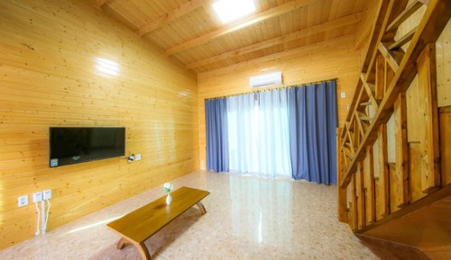 Room (Family Room 2)