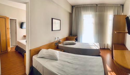 Family Room, Multiple Beds