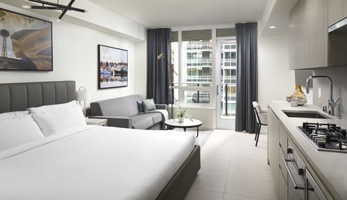 Suite (Level, ADA)