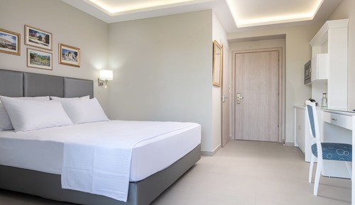 Deluxe Triple Room, Balcony