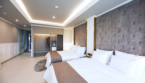 Premium Twin Room, Partial Ocean View