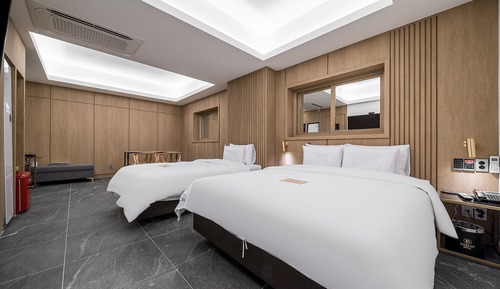 Executive Suite 1