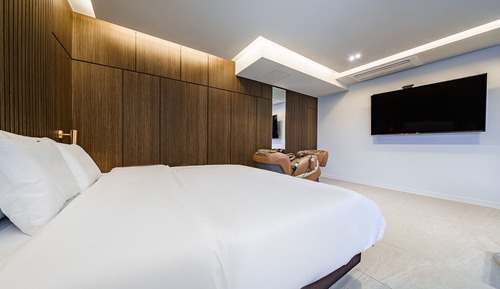 Brown Suite