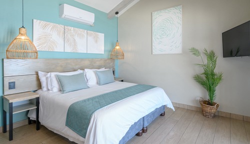 Luxury Hotel Cabin with Splash Pool