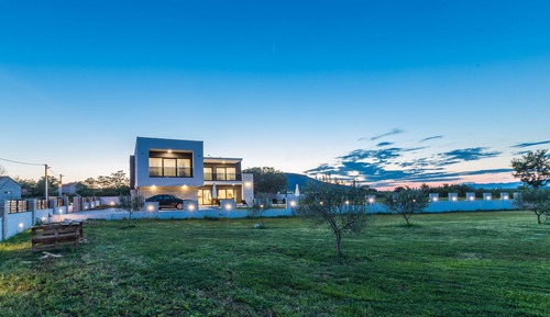 Villa, Smoking