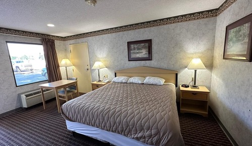 Standard Room, 1 King Bed, Accessible, Non Smoking