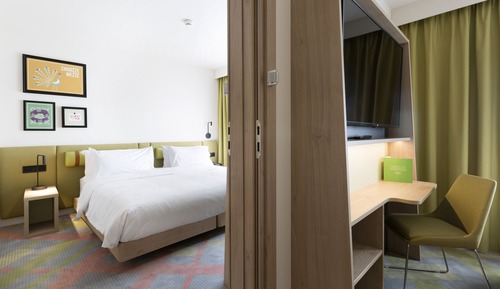 Family Room, 1 King Bed, Connecting Rooms