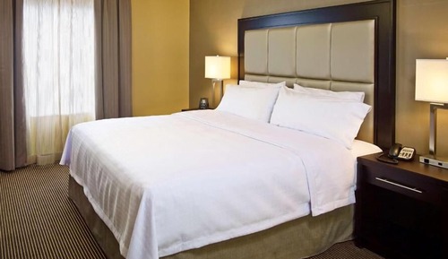 Suite, 1 King Bed, Accessible (Hearing)