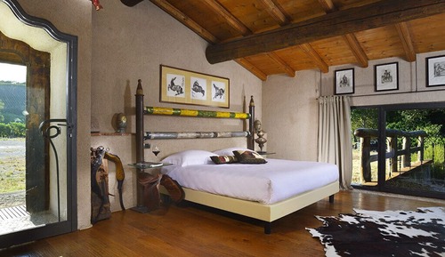 Signature Suite, Annex Building