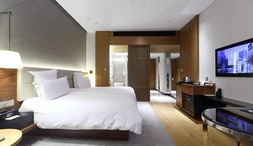 Deluxe Room, 1 King Bed, River View