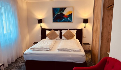 Classic Double Room, Private Bathroom (Talblick)