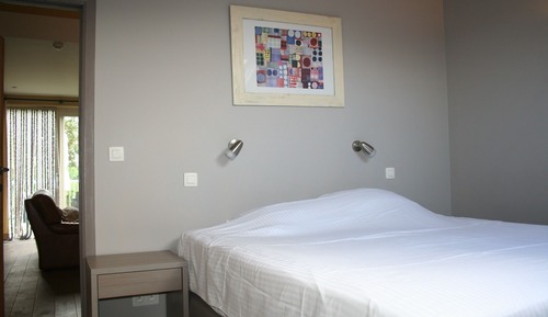 Room (7)