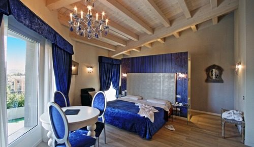 Suite with Balcony and Spa Bath