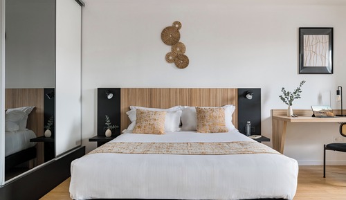 Business Studio Suite, 1 Queen Bed, Non Smoking, Kitchenette