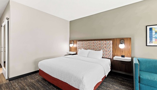 Suite, 1 King Bed, Accessible, Refrigerator (Bathtub)