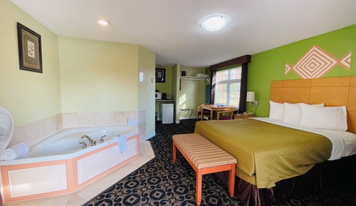 Queen Room with Spa Bath